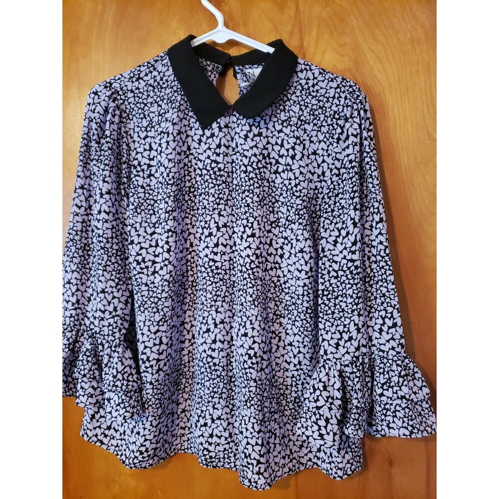 WOMAN'S BLOUSE PURPLE HEARTS BY:ELLE SIZE:M *NEW WITHOUT TAGS*REALLY CUTE TOP